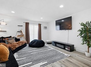 429 Via Cascata Dr, Clementon, NJ 08021