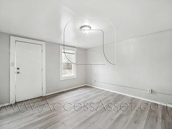 3rd image of 242 N Chestnut St #2