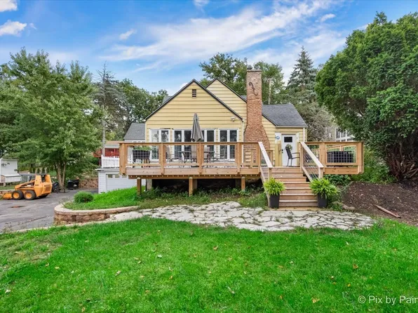 4208 E Lake Shore Dr, Wonder Lake, IL 60097