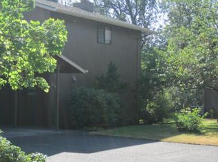 2260 Ridgeway Dr, Eugene, OR 97401