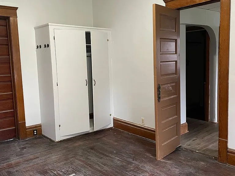 172 Oakdale Ave — Photo 3