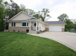 2505 Rainbow Dr, Cedar Falls, IA 50613