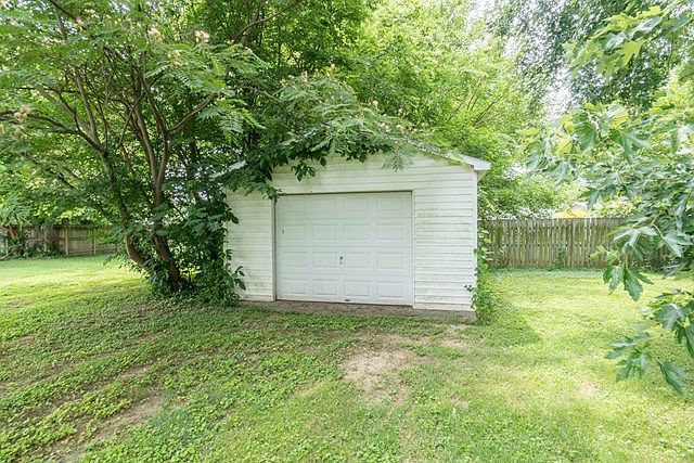2nd image of 2414 Veach Rd