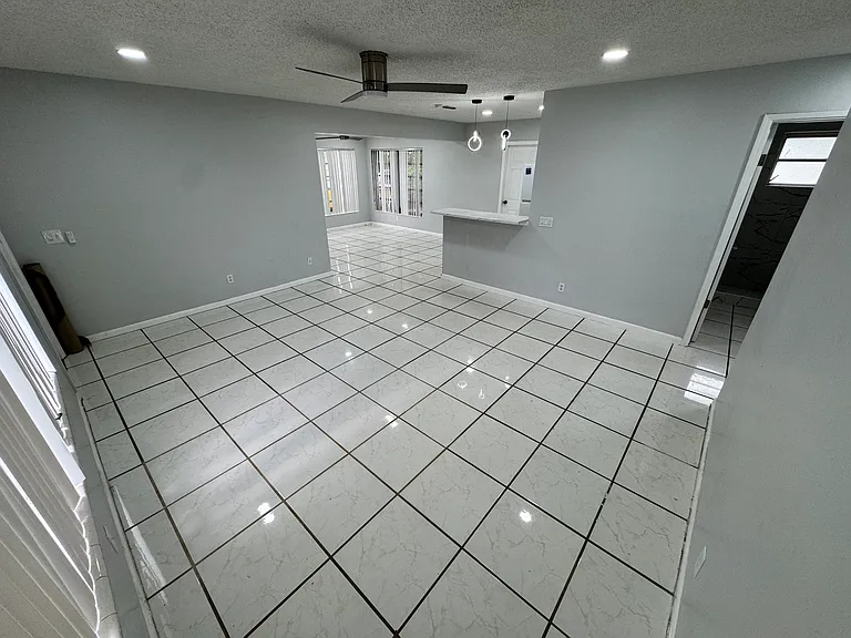 4230 NE 3rd Ave — Photo 5