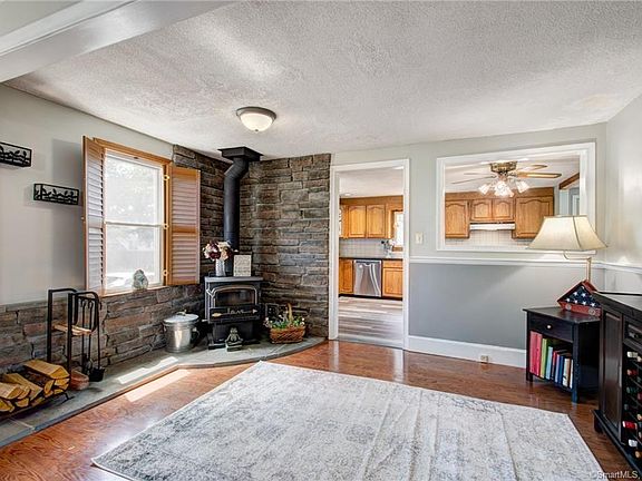 2nd image of 62 Jefferson St