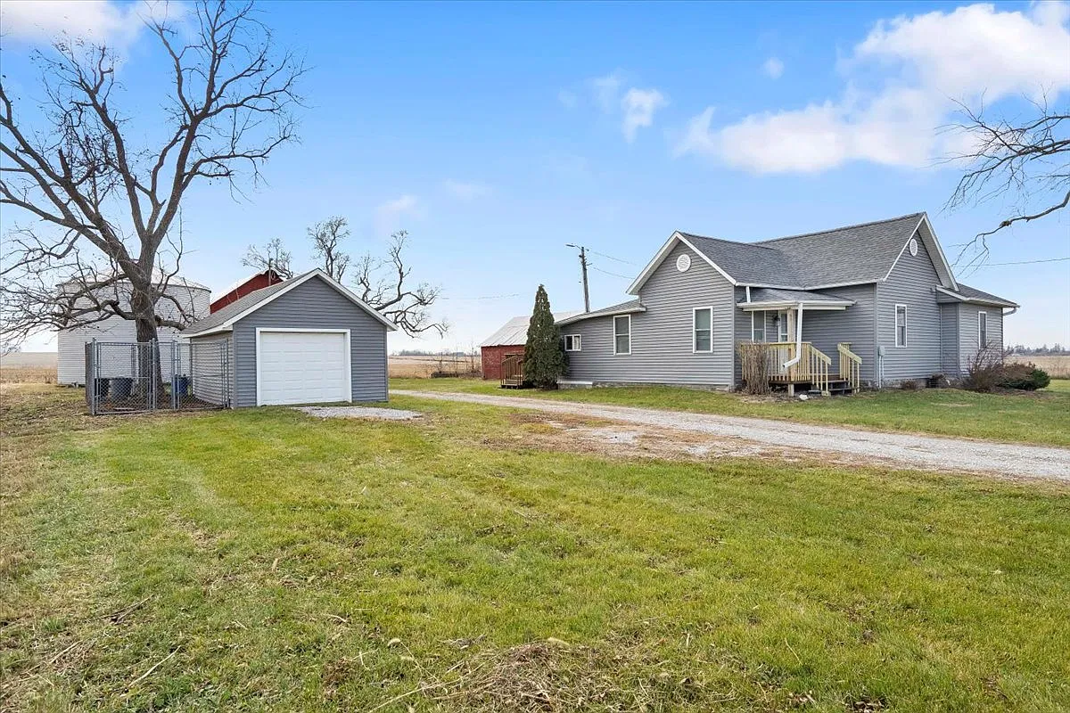 3037 Swan Lake Rd NE — Photo 2