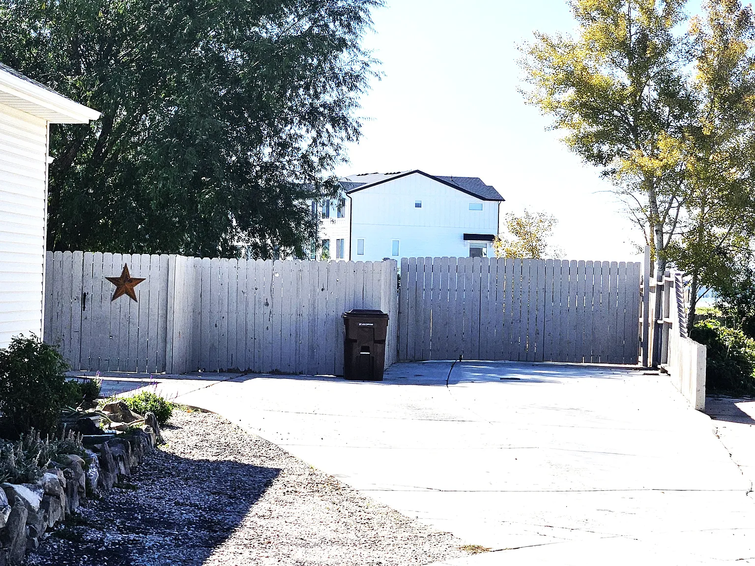 6 bed, 2800 sqft, $2,700 — Photo 2