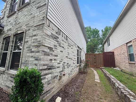 3rd image of 2529 Shady Grove Ln