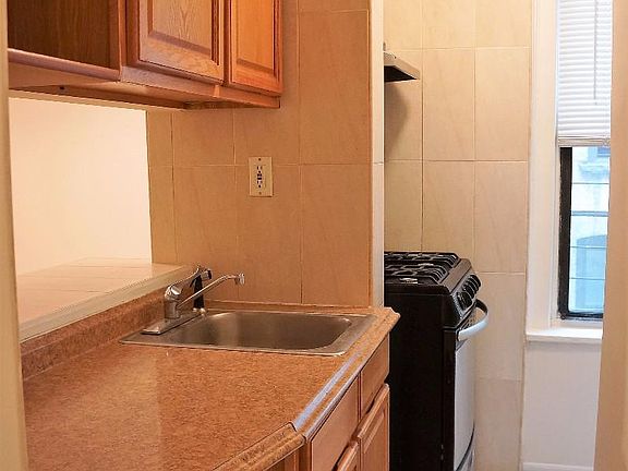 2nd image of 556 W 141st St APT 2E