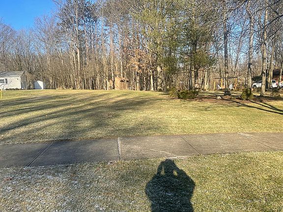 4th image of 9169 Meadow Ln