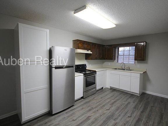 3rd image of 7824 Basswood Dr