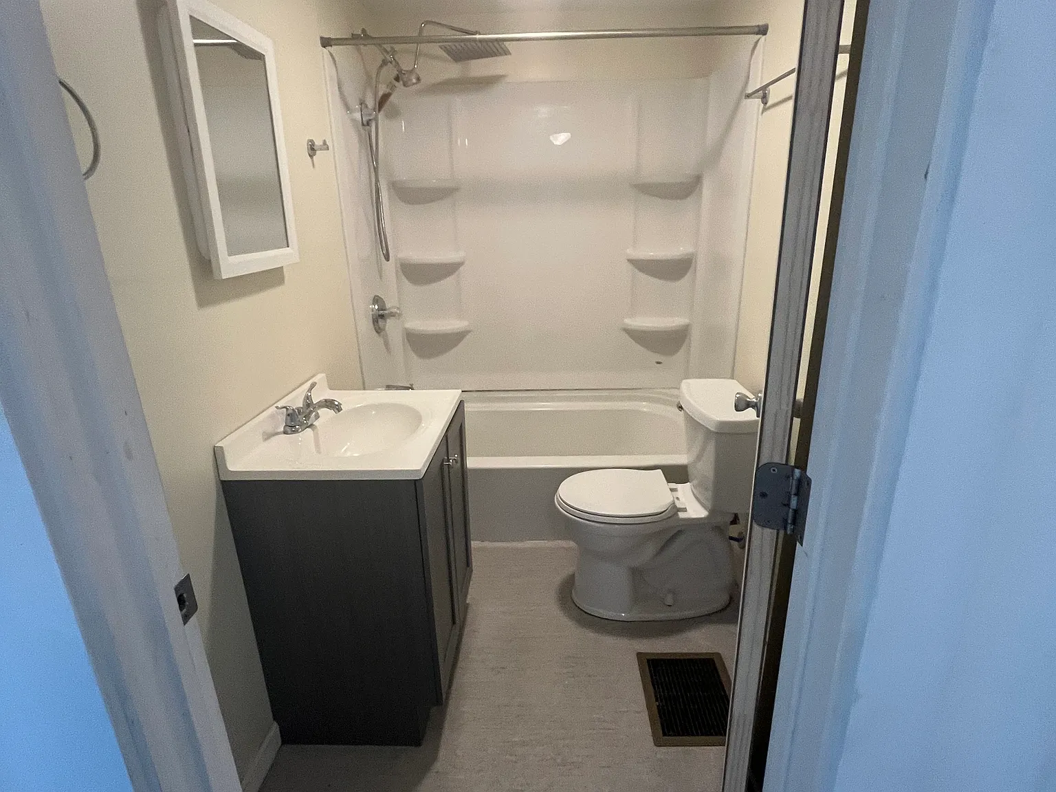 3 bed, 1060 sqft, $1,300 — Photo 2