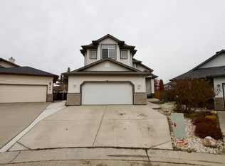 17 Woodhaven Close, Fort Saskatchewan, AB T8L4L8