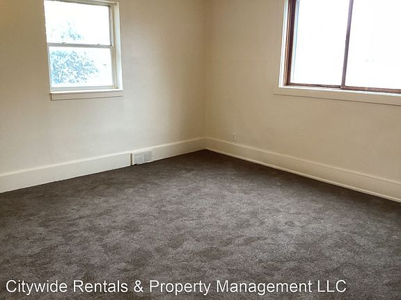 4th image of 2825 N Fratney St #6042280