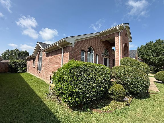 3rd image of 1202 Golden View Ct