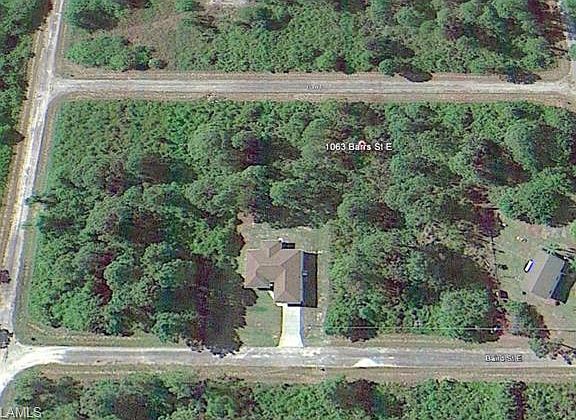 4th image of 1063 Barrs St E