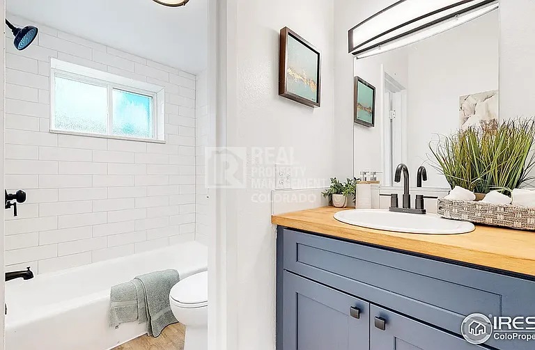 590 N Logan St #304 — Photo 9