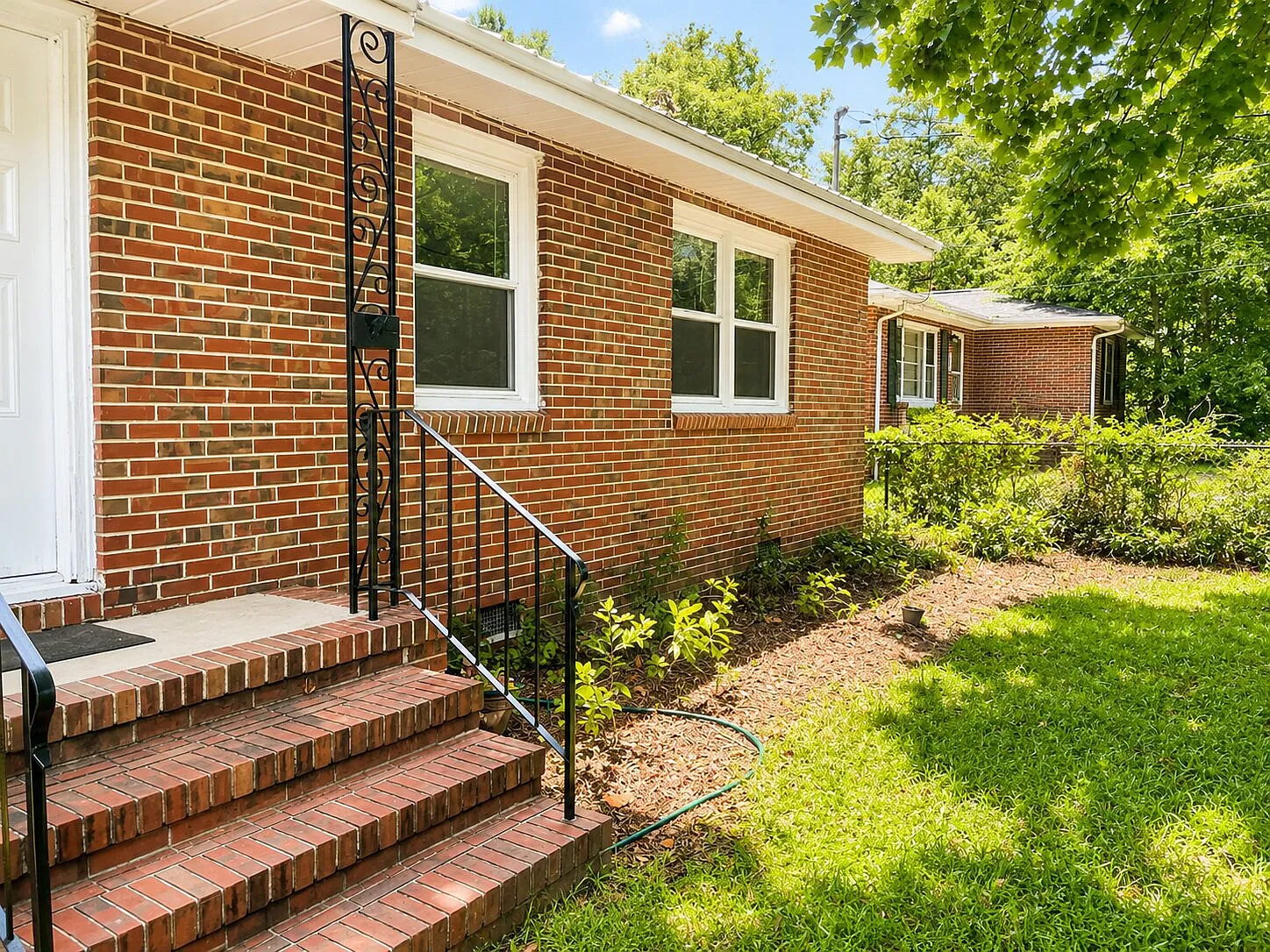 3 bed, 1.5 bath, 1216 sqft, $1,095 — Photo 4