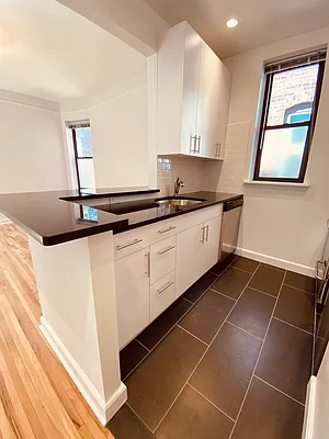 Rented by Metropolis Real Estate of Manhattan | media 12