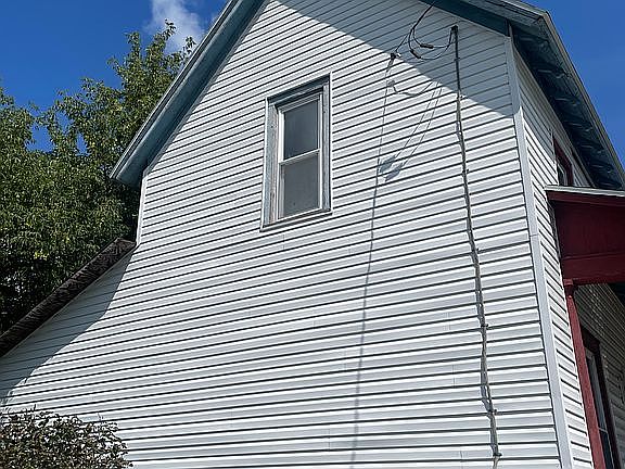 2nd image of 124 Prospect St