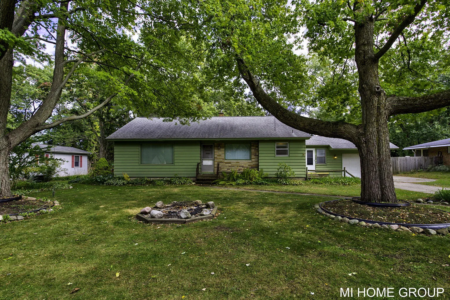 719 Aster Ave photo 1