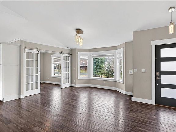 4th image of 10215 N Lindeke Rd