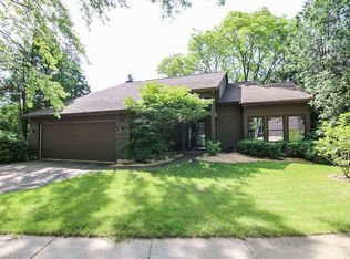 1121 Sunridge Dr, Madison, WI 53711