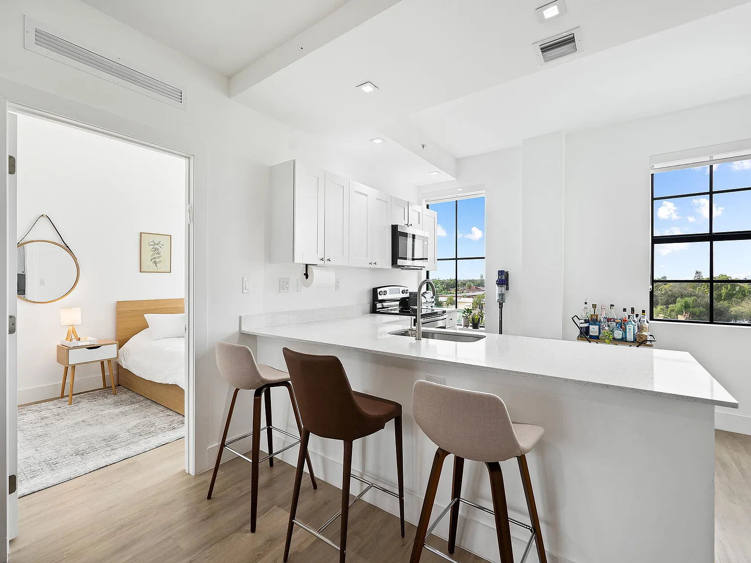 1 bed, 1.0 bath, 681 sqft, $2,250 — Photo 2