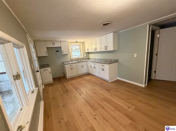 717 Chandler Ave, Radcliff, KY 40160