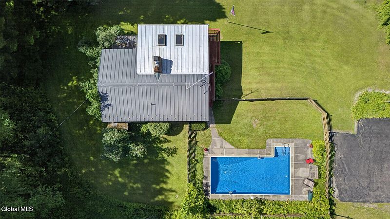 3rd image of 298 Meade Road