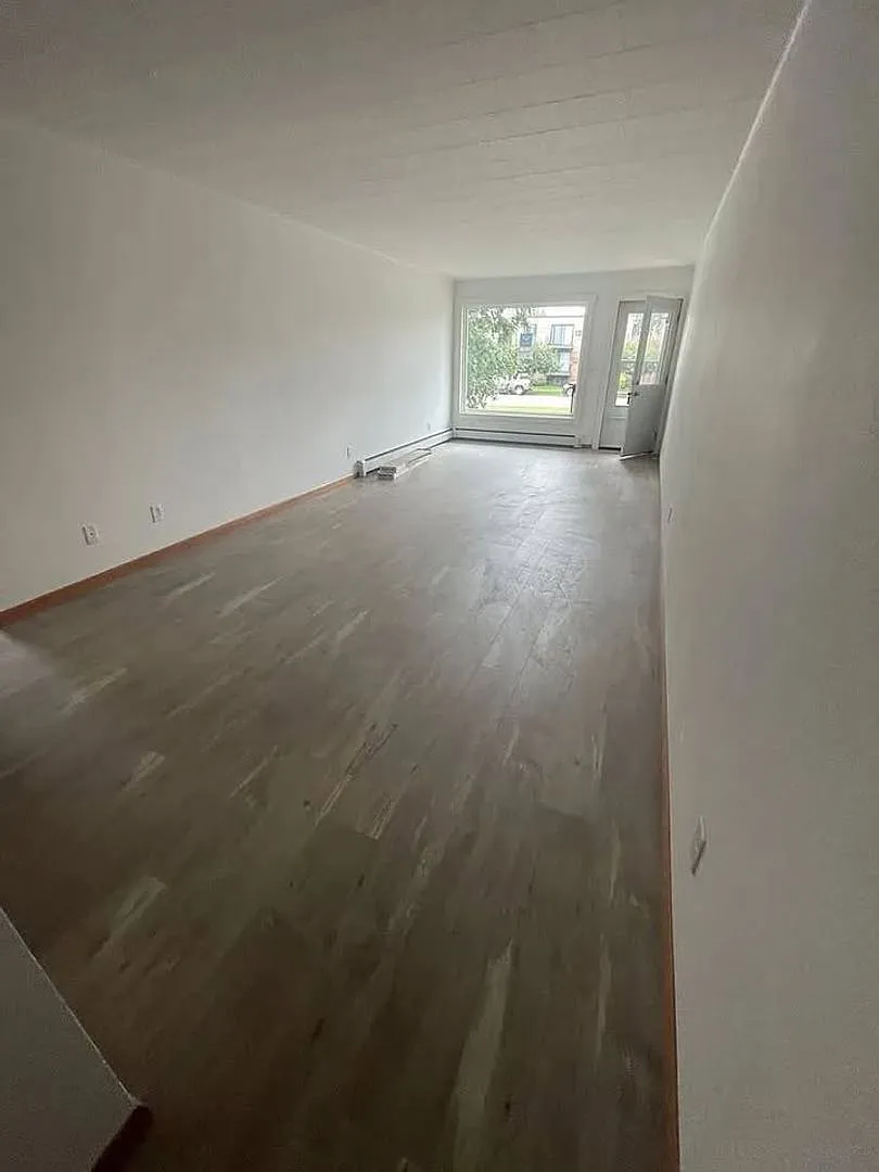 1104 Summit Blvd — Photo 1