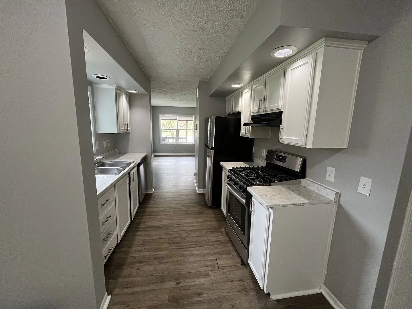 Remodeled 4 Bedroom Home with Downstairs Bedroom Suite, Garage, and Brand New Central A/C & Heat — Photo 4