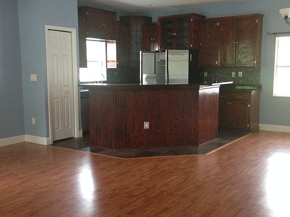 4th image of 332 W Hanna Ave