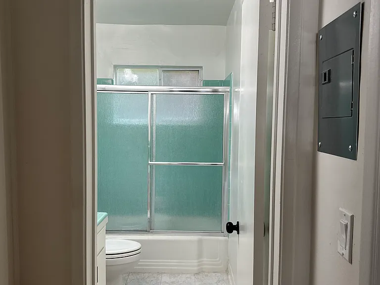 801 S Sherbourne Dr #3 — Photo 4