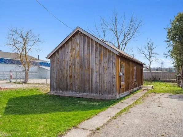 239 Main St N, Wellington North, ON N0G 2L1