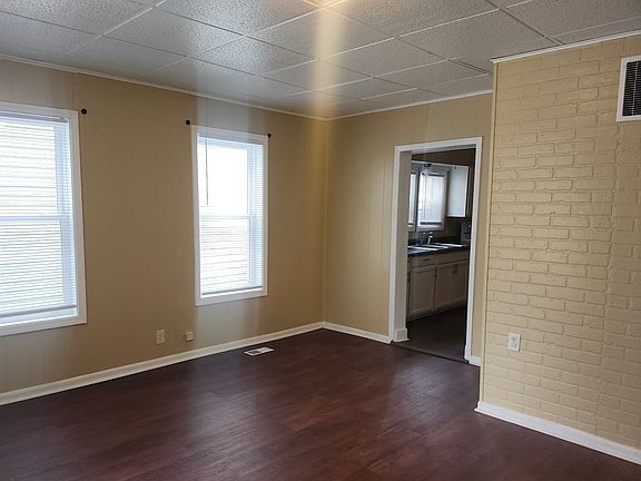 4th image of 1025 Villa Ave