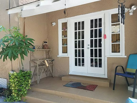 Cute side patio