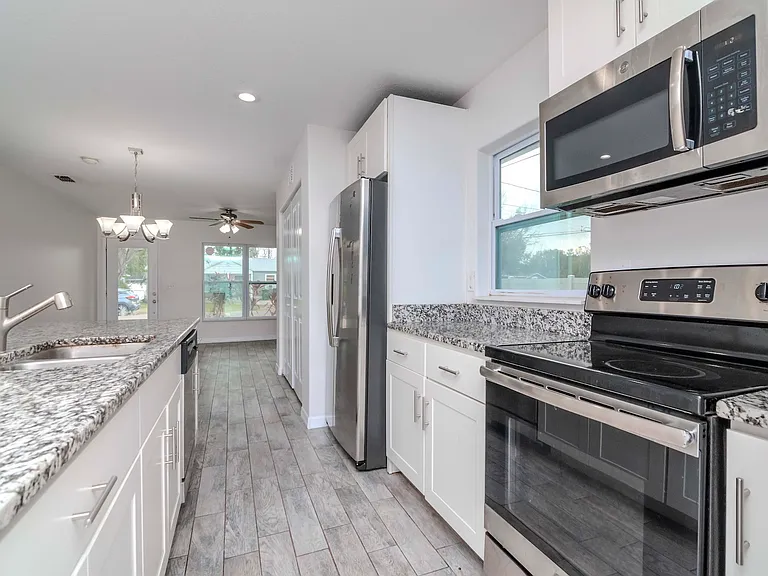 6235 S Adelia Ave — Photo 10