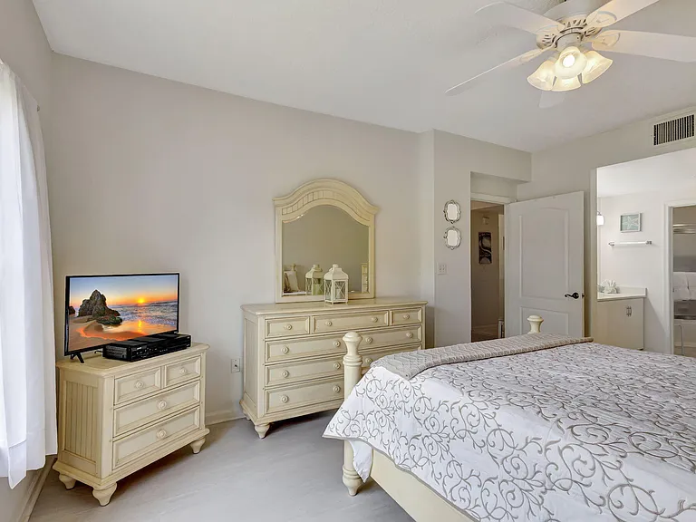800 Uno Lago Dr #302 — Photo 25