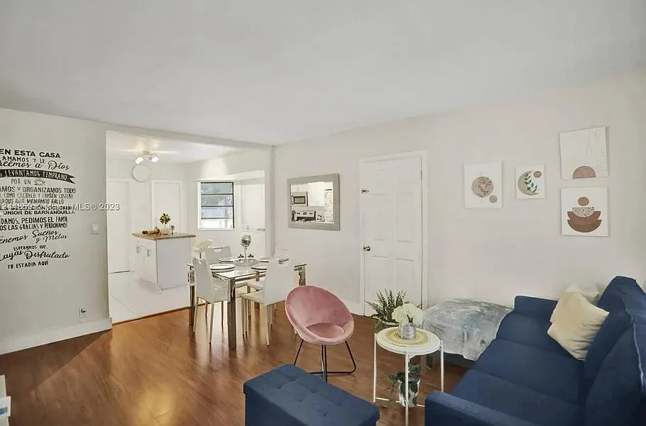 2552 Wiley St — Photo 2
