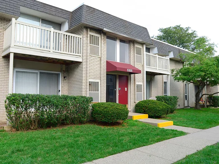 Embassy West Apartments — Photo 14