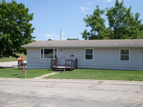 903 N Johns St, Dodgeville, WI 53533