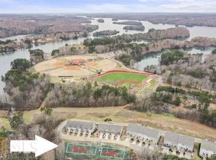 1532 Bluff Valley Cir, Gainesville, GA