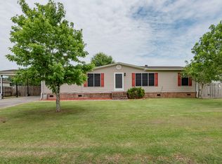 121 Glenfield Dr, Youngsville, LA 70592
