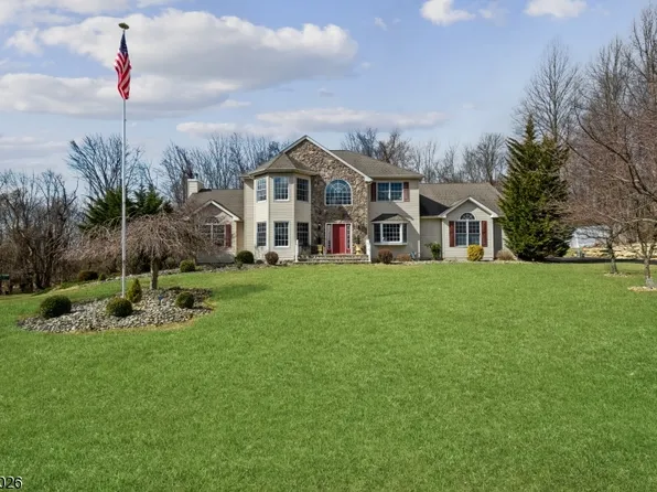 18 Berry Ct, Mount Olive Twp., NJ 07836