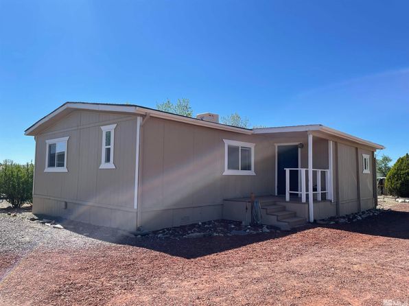 1335 Lahontan St, Silver Springs, NV 89429