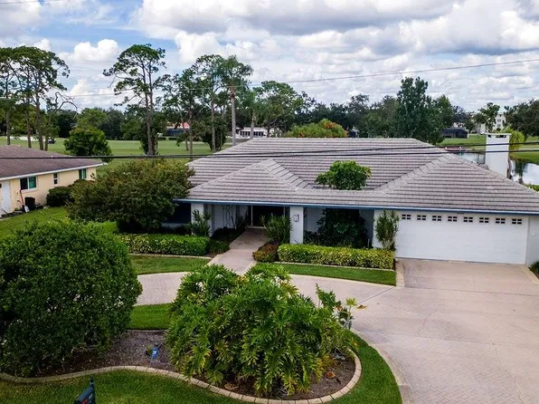 5111 Canterbury Dr, Sarasota, FL 34243