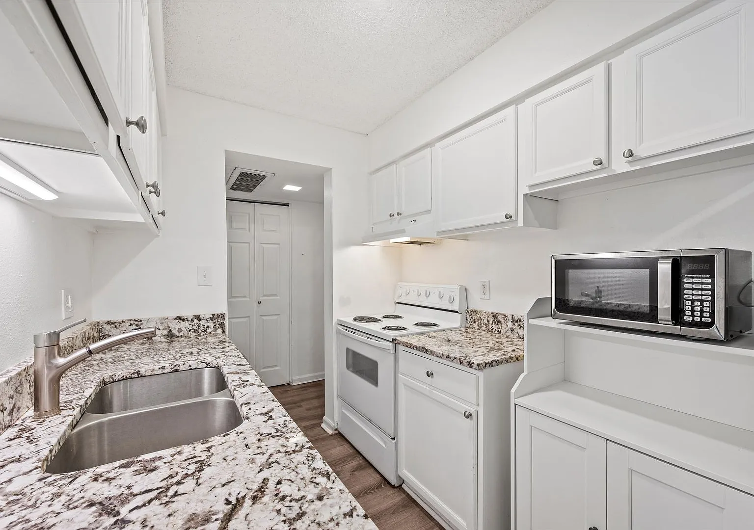 Spacious 1-Bedroom Apartment in Southeast Denver | Assigned Parking + Community Amenities — Photo 3