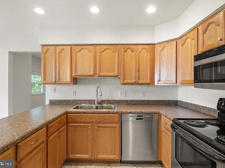 8902 Huxley Ct — Photo 7