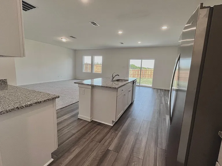 602 Colgate Cir — Photo 5